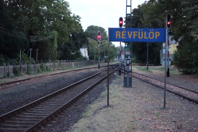 Der Bahnhof Revfülöp