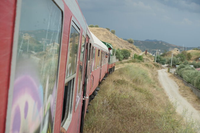 Zug von Durres nach Elbasan