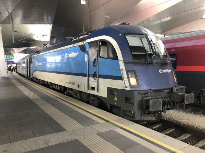 Der Railjet der ČD nach Ankunft in Wien Hbf