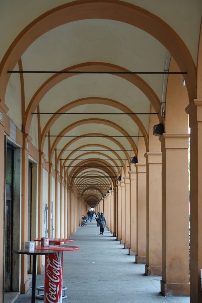 Eine der vielen Arkaden in Bologna