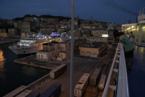 Abfahrt der Fähre nach Griechenland in Ancona