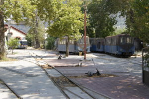 Die ausrangierten Züge rosten im Depot vor sich hin